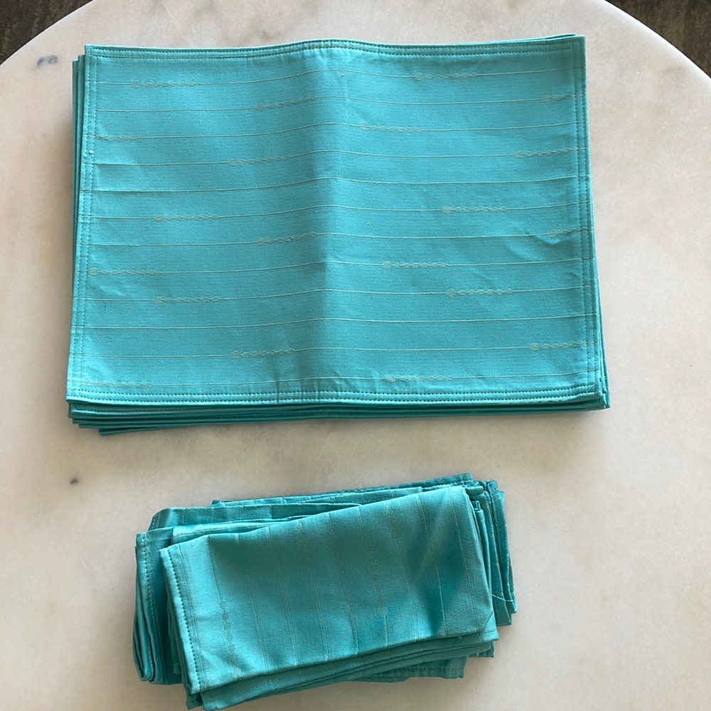 Set of eight cloth placemats and napkins